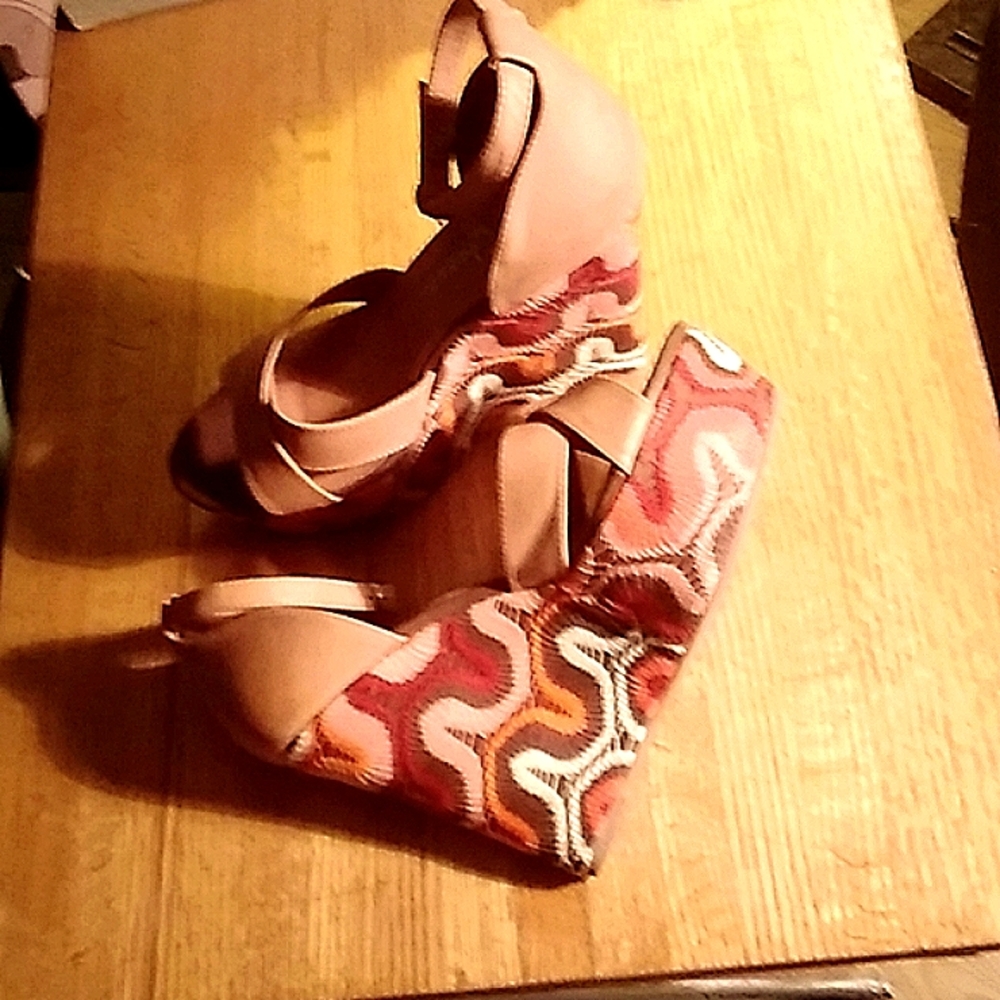 Leather wedge ankle strap sandals with unique design